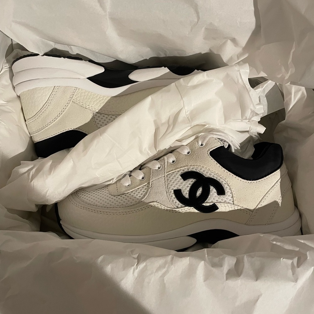Rare chanel sneakers 22c size 36 used twice